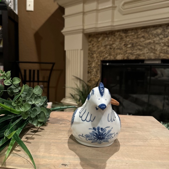 Chinese Blue & White Hand-Painted Porcelain Chicken Teapot. - Picture 3 of 9